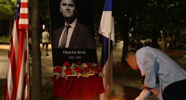 Građani Banja Luke palili svijeće u čast Charlieju Kirku