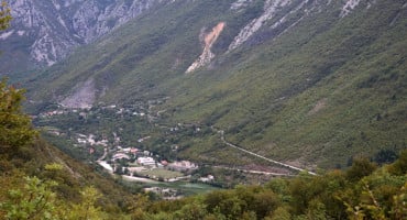 Obitelj u Drežnici evakuirana zbog izlijevanja vode, izvanredne mjere i na rijeci Trebižat