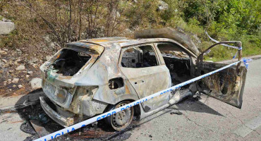 Taksist (37) iz Mostara preminuo u sarajevskoj bolnici nakon teških ozljeda zadobivenih u požaru automobila