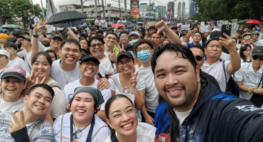 Deseci tisuća Filipinaca prosvjeduju diljem zemlje