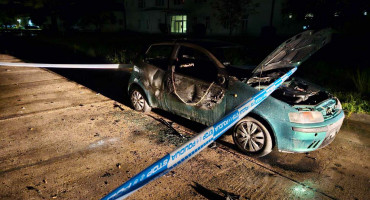 Gorjela dva automobila u Mostaru