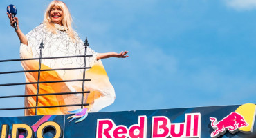 Kraljica sevdaha se popela na pozornicu na Starom mostu i zapjevala