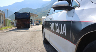 Udruženje 'Jer nas se tiče': Uz policijsku pratnju, na Uborak stigla kolona kamiona koji su istovarili otpad