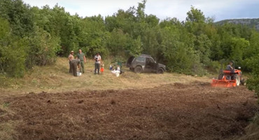 Na Vituši mostarski lovci zasijali žito i donijeli nove životinje