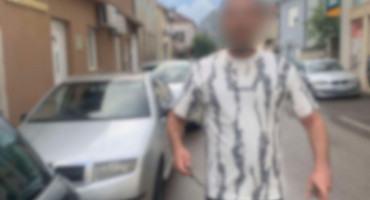 Mostarac koji je u lipnju krvav i gol šetao Musalom danas na Carini prijetio nožem građanima