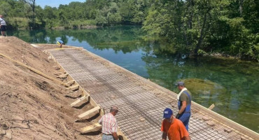 Bihać kreće u obračun s nelegalnom gradnjom, rušit će se betonirane obale Une