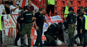 Marakana skandirala 'Tko ne skače, taj je ćaci', a onda su ušli batinaši u crnom i nastao je kaos