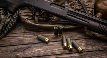 Tužiteljstvo podiglo optužnicu protiv Mostarca: Ispalio više hitaca, oštetio kuću i držao ilegalno oružje