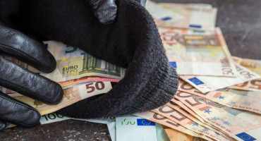 Naoružani napadači ukrali 75.000 KM iz kockarnice, policija privela pet osoba