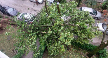 Mostarski vatrogasci cijelu noć u intervencijama nakon oluje