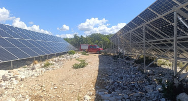 Požar u solarnom parku kod Neuma