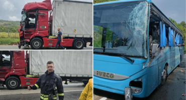 U sudaru autobusa i kamiona ozlijeđeni pripadnici Oružanih snaga BiH