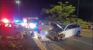 Neum: U sudaru Golfa i Toyote ozlijeđene vozačice, promet bio blokiran satima