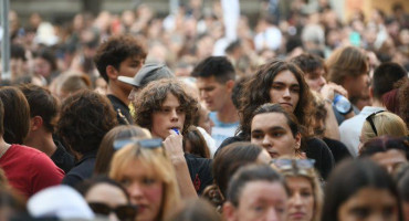 Policija i prosvjednici različito o noćašnjem sukobu u Novom Sadu