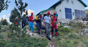 Dramatična akcija spašavanja na Prenju: Planinarka s vrha Kamenac transportirana nosilima