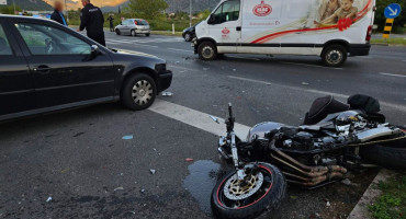Sudar kombija, automobila i motocikla u Mostaru
