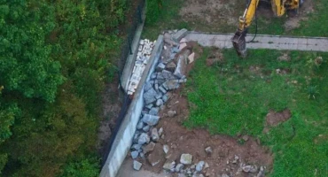 Počelo uklanjanje nelegalnih objekata s obala rijeke Une