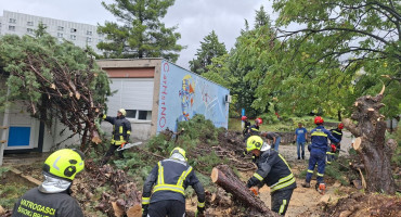 Vatrogasci iz Širokog Brijega pomogli u raščišćavanju Mostara