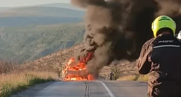 Požar na automobilu stvorio kolone na cesti Stolac - Ljubinje