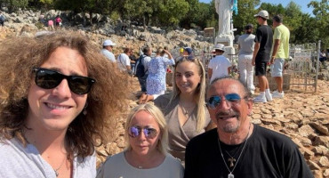 Željko Bebek s obitelji u Međugorju