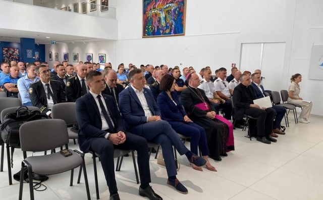 Biskup Palić se susreo s policajcima iz Hercegovine