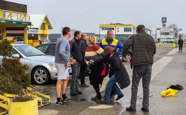 Žena koja je napala novinare u Brčkom osuđena na novčanu kaznu