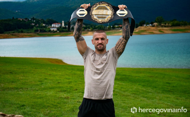 Ivan Sičaja spektakularnim nokautom uspavao Poljaka, pa uz burek i ramsku šljivu pokazao FNC pojas u našem podcastu