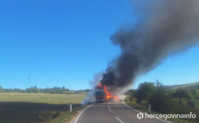 Na cesti Tomislavgrad - Šuica izgorio šleper sa sijenom