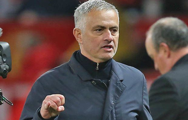 Navijači Benfice napravili kaos na Stamford Bridgeu, Mourinho ih morao smirivati
