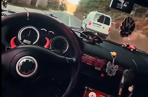 Policija uhitila vozača iz Konjica koji nogama vozi automobil