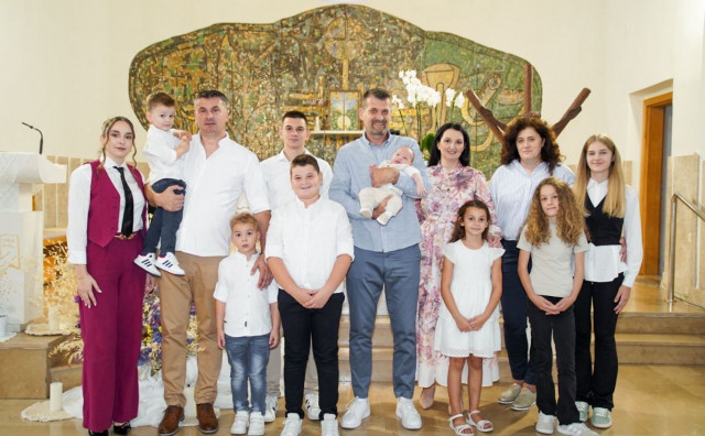 U Čapljini kršten mali Ivan, sedmo dijete obitelji Falak