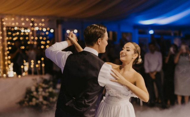 Thompson zapjevao na svadbi svoje nećakinje neobičnog imena