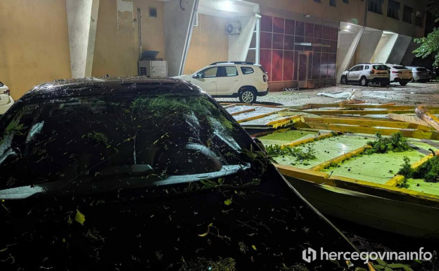 Oluja raskrinkala nelegalnu gradnju u Mostaru: Da se reagiralo na vrijeme, automobili stanara ne bi stradali