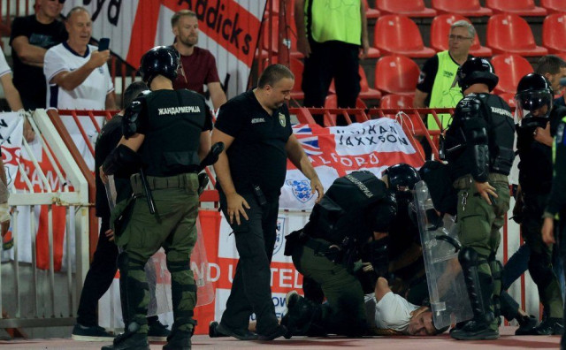 Marakana skandirala 'Tko ne skače, taj je ćaci', a onda su ušli batinaši u crnom i nastao je kaos