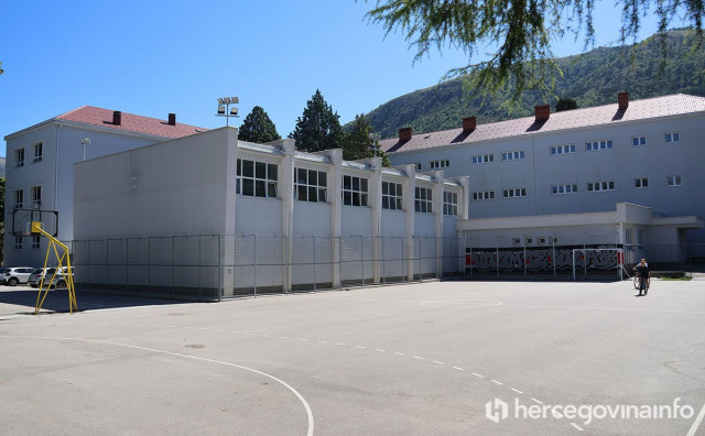 Cijela škola u Mostaru kreće u štrajk zbog problematičnog učenika