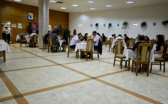 Političarima u Parlamentu BiH teletina skuplja za marku, a kavu će plaćati 1,5 marku