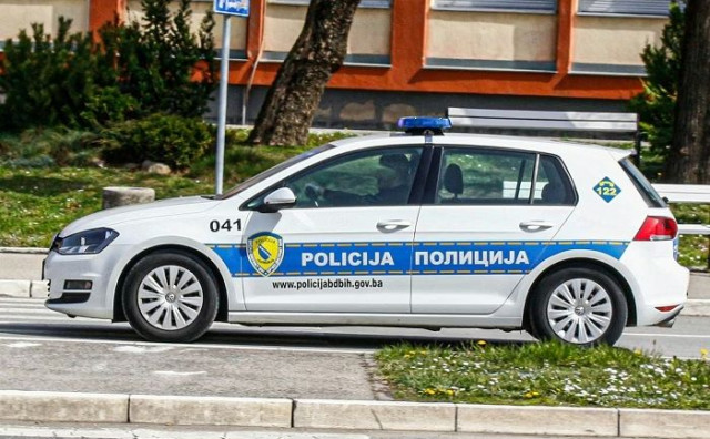 Dječak preminuo nakon što ga je otac udario automobilom u obiteljskom dvorištu