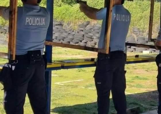 Policija ŽZH pokazala preciznost, vježbala gađanje kartonskih meta