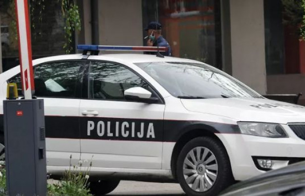 Maloljetnik ranjen nožem ispred osnovne škole u Tuzli