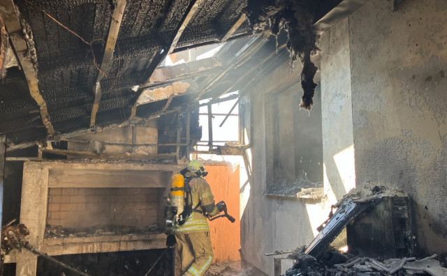 U Prijedoru u potpunosti izgorjela kuća, sumnja se da je požar izazvao kvar na instalacijama solarnih panela