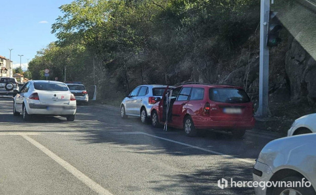 Sudar u Mostaru izazvao gužve i prometni kolaps