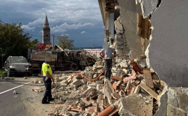 Državljanin BiH kamionom se zabio u kuću u Sloveniji, tri osobe teško ozlijeđene