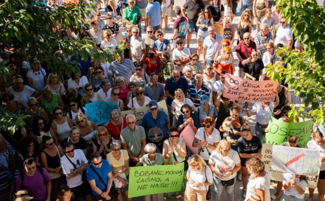 Građani Makarske prosvjedovali protiv gradnje hotela hercegovačkog investitora