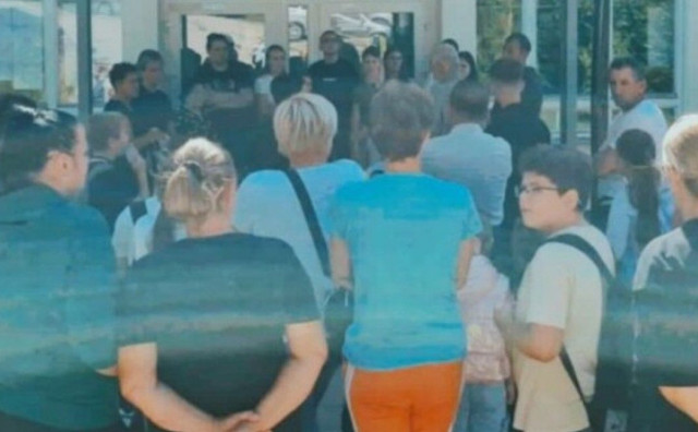 Ekskurzija u Neumu pretvorila se u skandal, roditelji blokirali nastavu zbog ponašanja ravnatelja i profesora