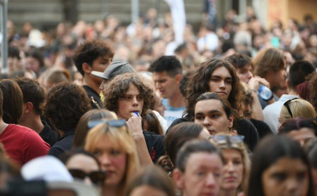 Policija i prosvjednici različito o noćašnjem sukobu u Novom Sadu