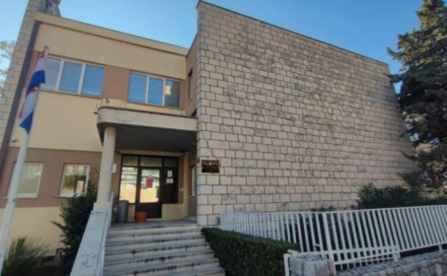 Dubrovačka policija uhitila 28-godišnjeg Filipinca zbog bludnih radnji nad maloljetnicima