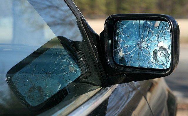 Lomili retrovizor, razbijali staklo i udarali po vratima – podignuta optužnica protiv mladića iz Mostara i Posušja