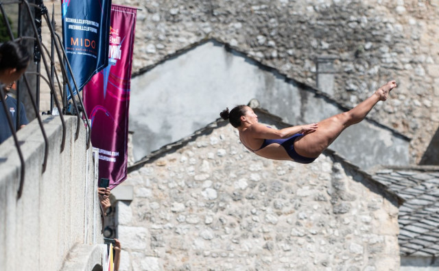 Debitantica iz Kolumbije Isabel Perez skokom otvorila spektakl u Mostaru