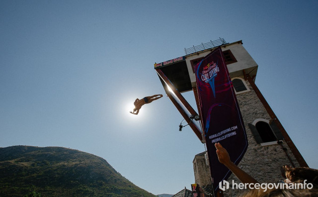 Adrenalinska završnica u Mostaru, najbolji svjetski skakači odlučuju o prvaku