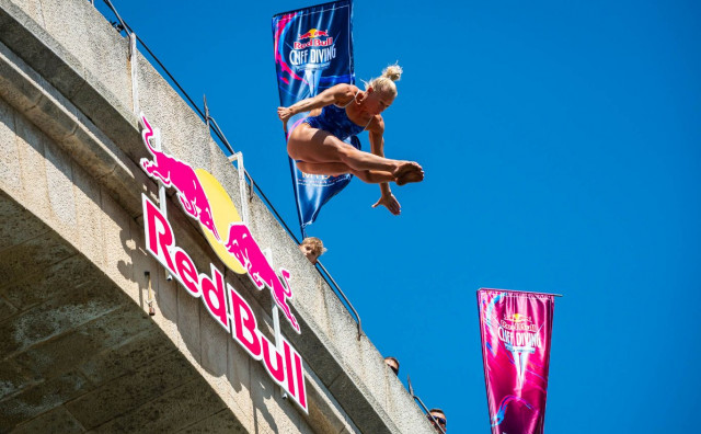 Red Bull Cliff Diving u Mostaru: Iffland juri pobjedu, Gimeno i Barnaba vode bitku, Hunt blizu vrha